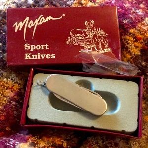 2.5” pocket or keychain utility knife new in box gift-able condition